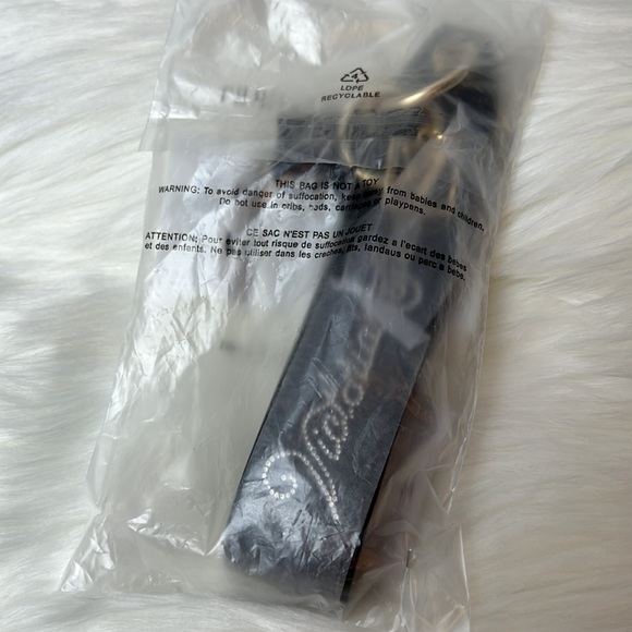 NWT Victoria’s Secret Black Limited Edition Sparkle Logo Wristlet Strap - Picture 4 of 4